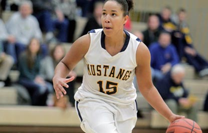 Mustangs fight off Bees, advance to title game