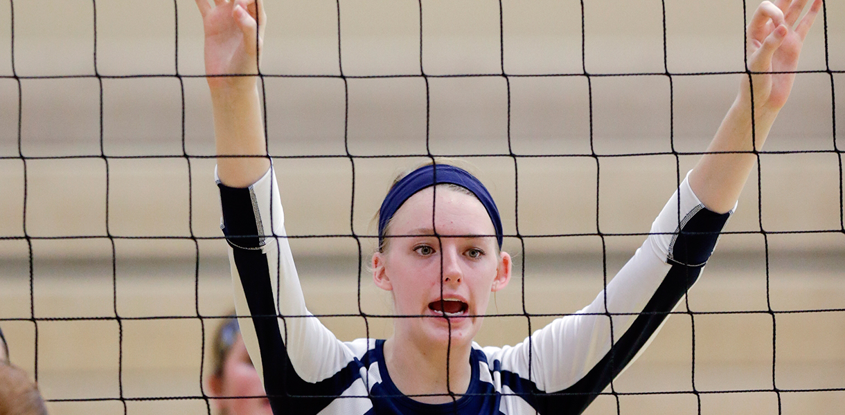 Mustangs split four matches at crossover tournament
