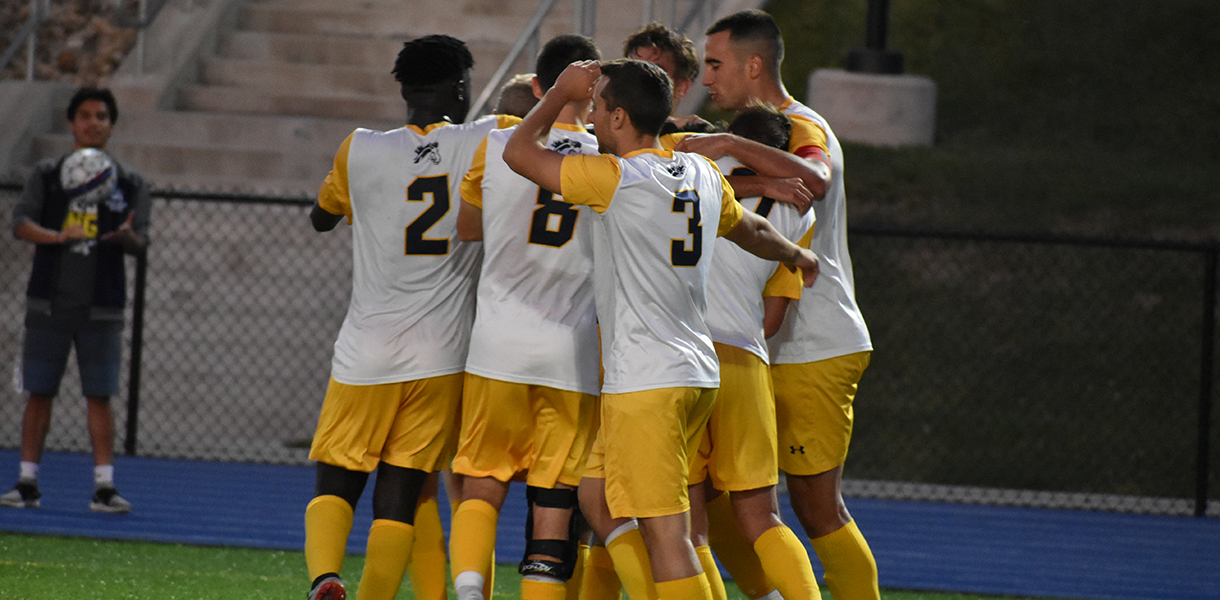 Kastl nets three goals in Mustang rout