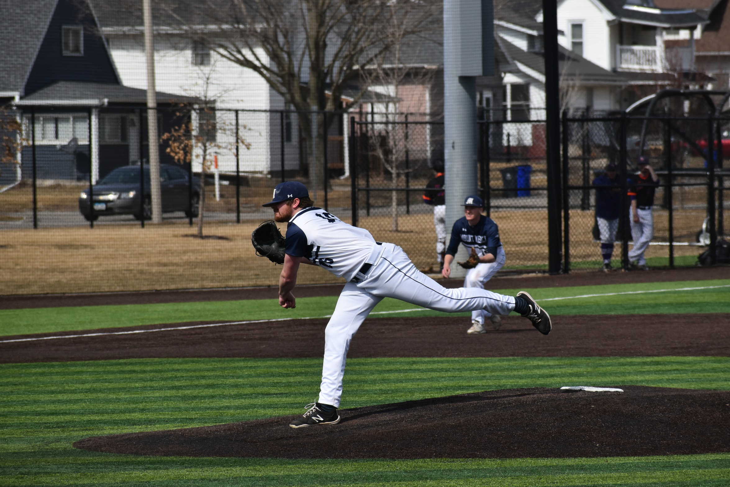 Mustangs win finale, but Eagles take 3-of-4 in weekend series