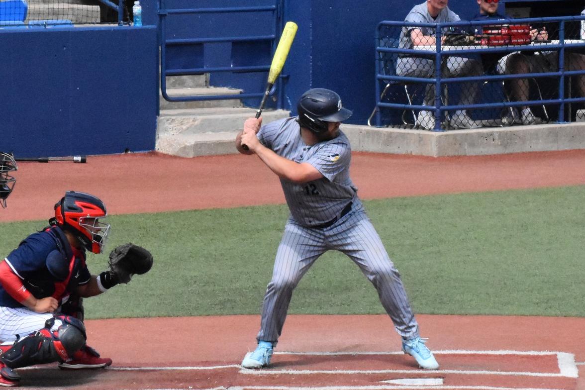 Mustangs win again, get within a game of nationals