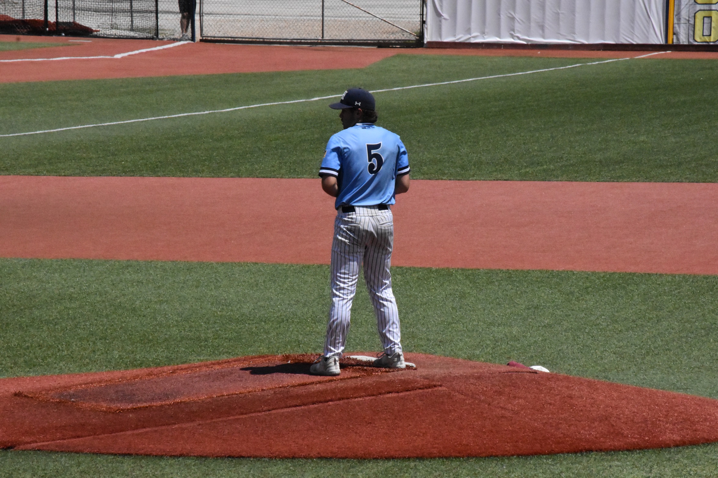 Mustangs Split Finale of Season Opening Series
