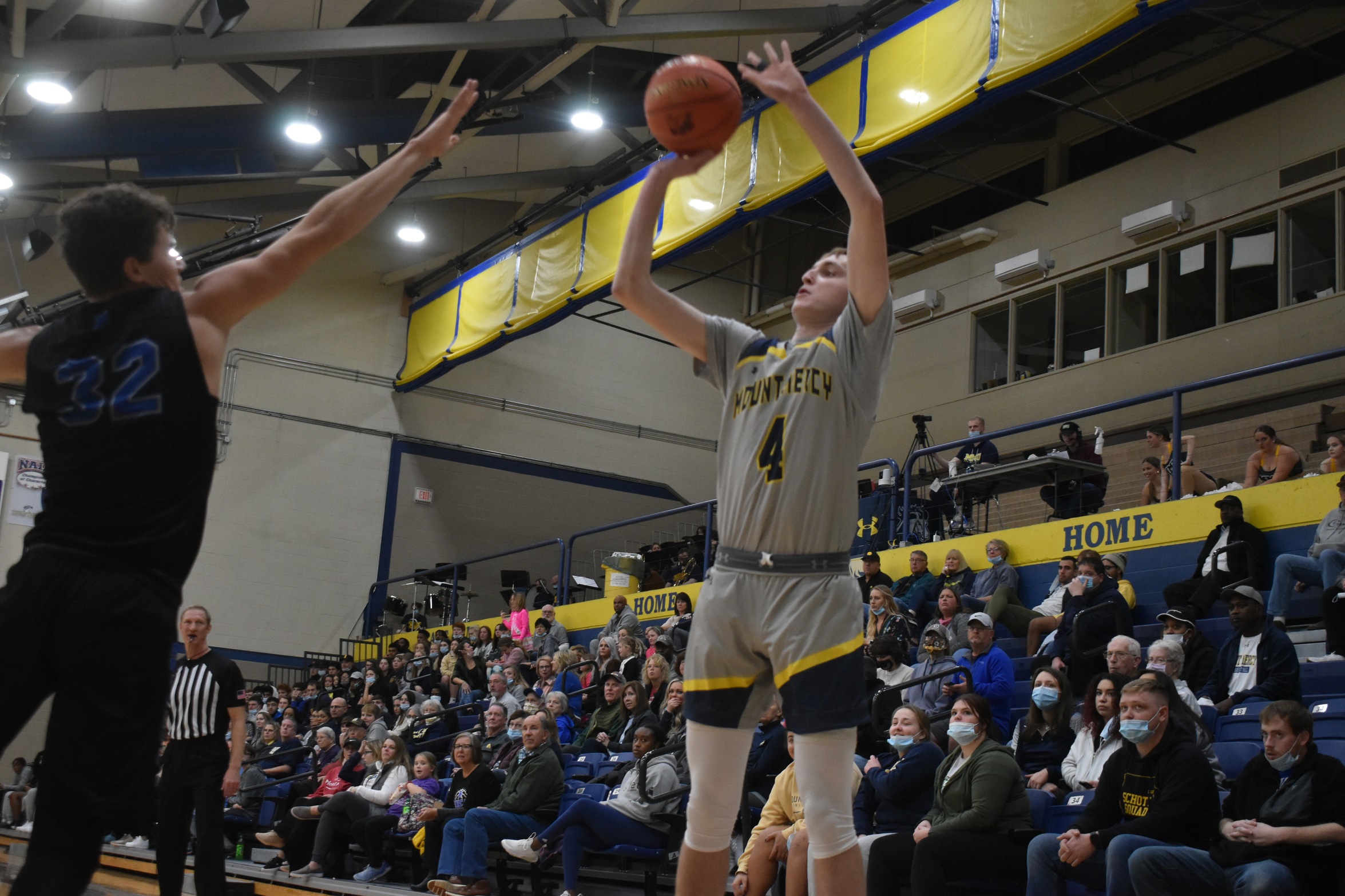 Mustangs hold on, defeat Bobcats