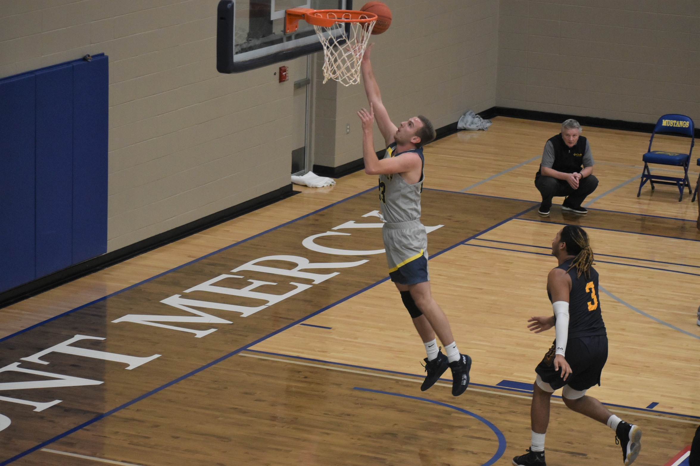 Mustangs pick up big road win