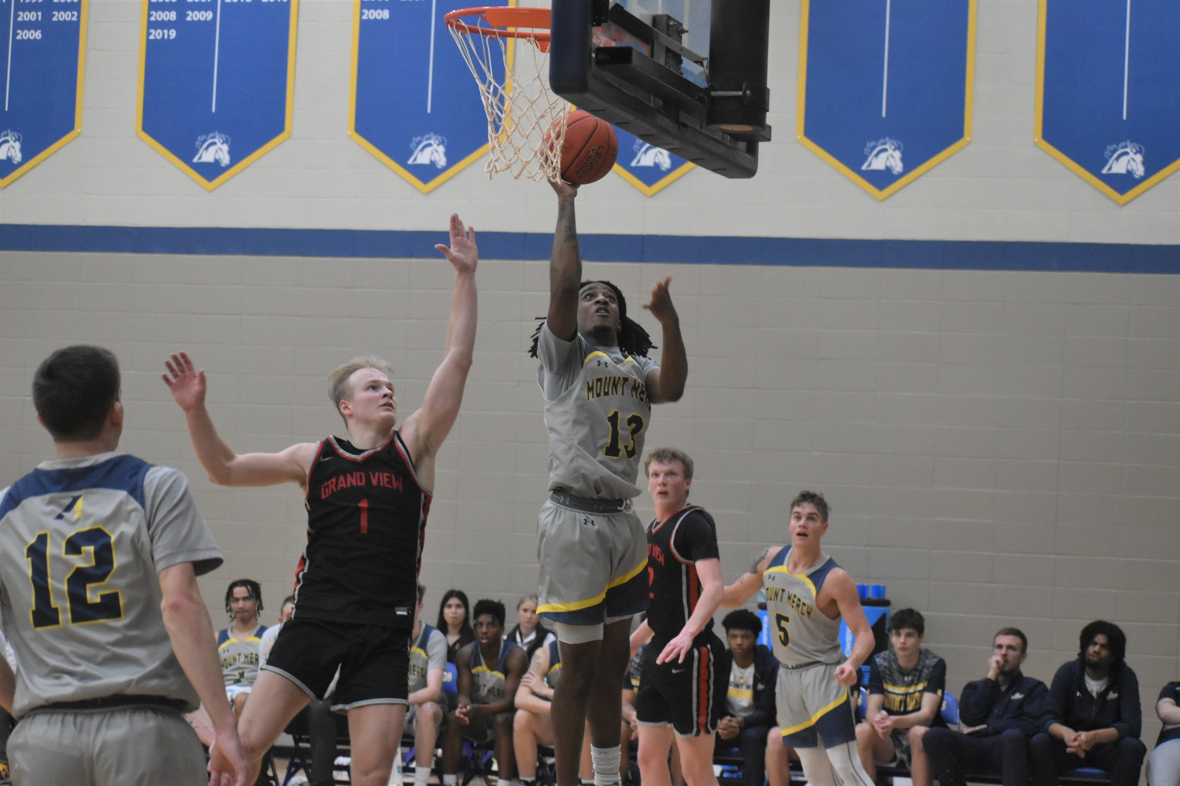 Bradley has career night, but Mustangs can't overcome slow start