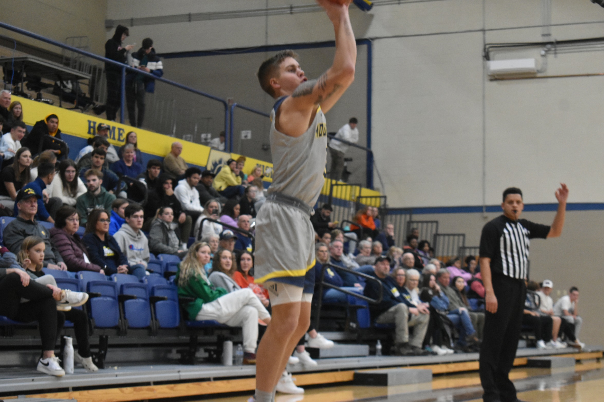 Hot-shooting Mustangs get second-straight road win