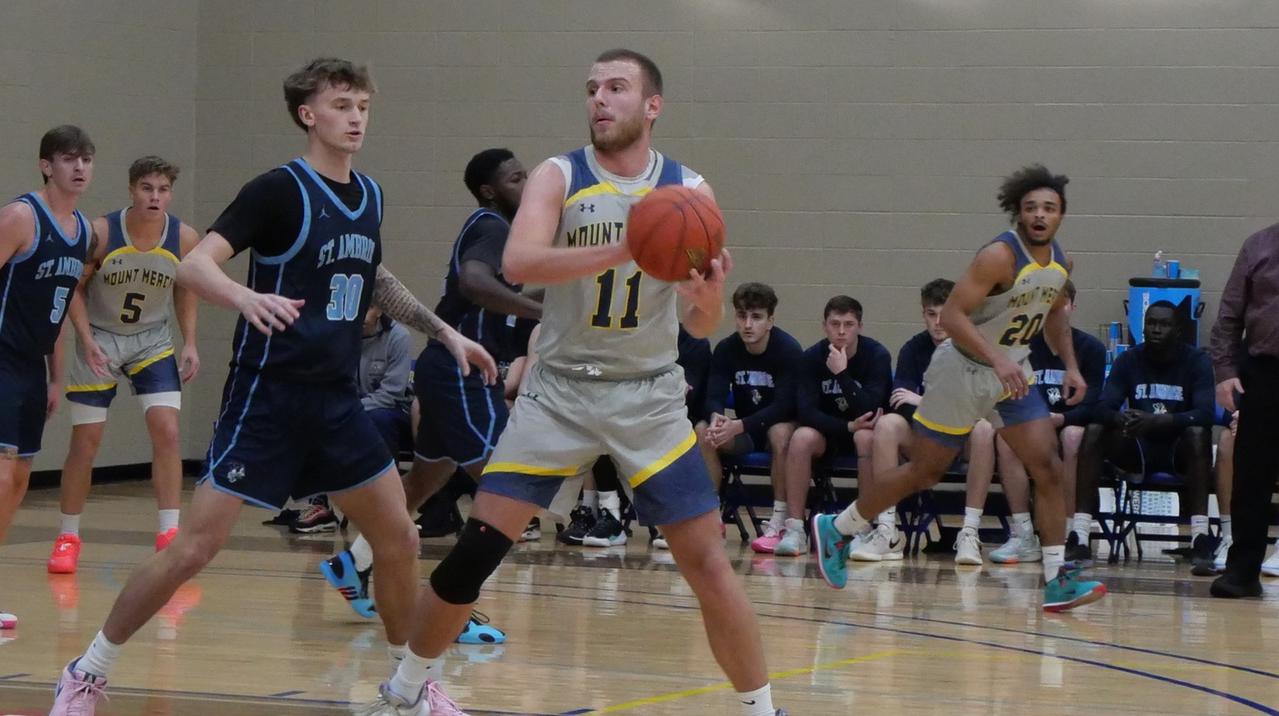 Bees pull away late, defeat Mustangs