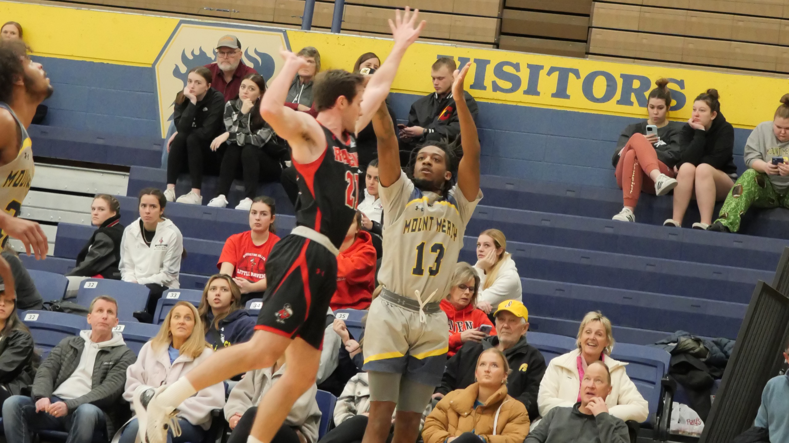 Mustangs clinch late win over Ravens