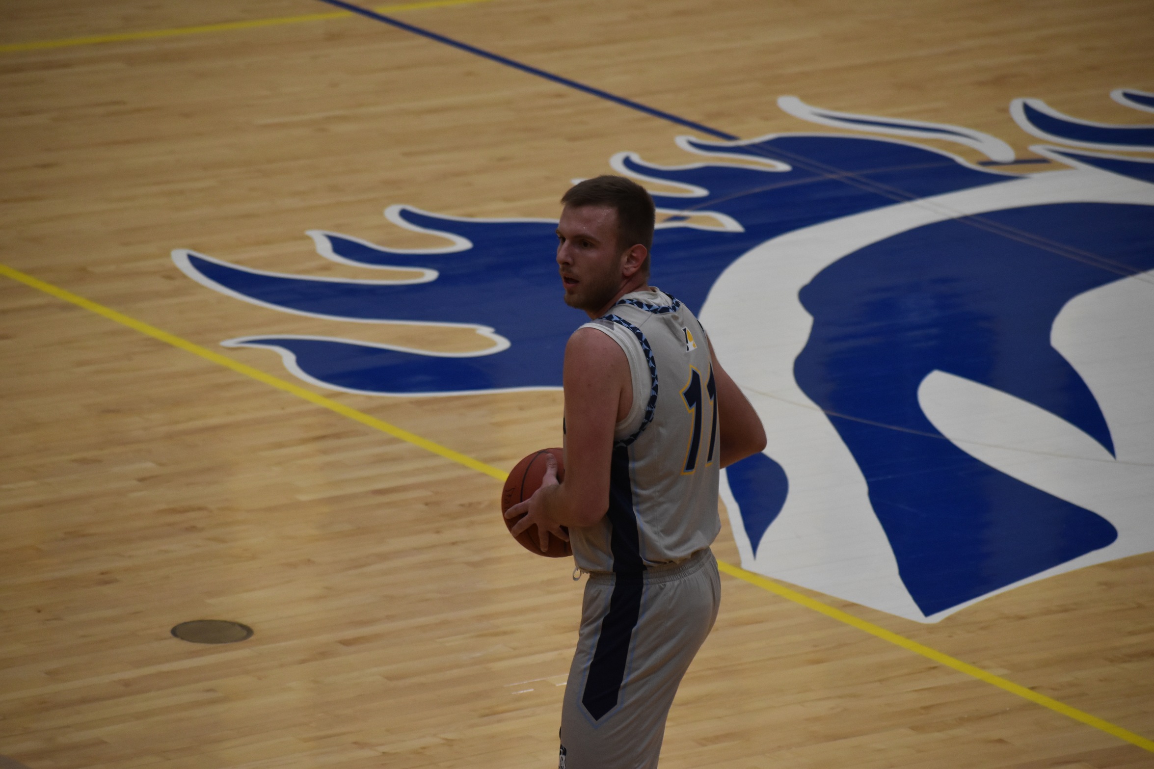 Vikings Overpower Mustangs in Des Moines
