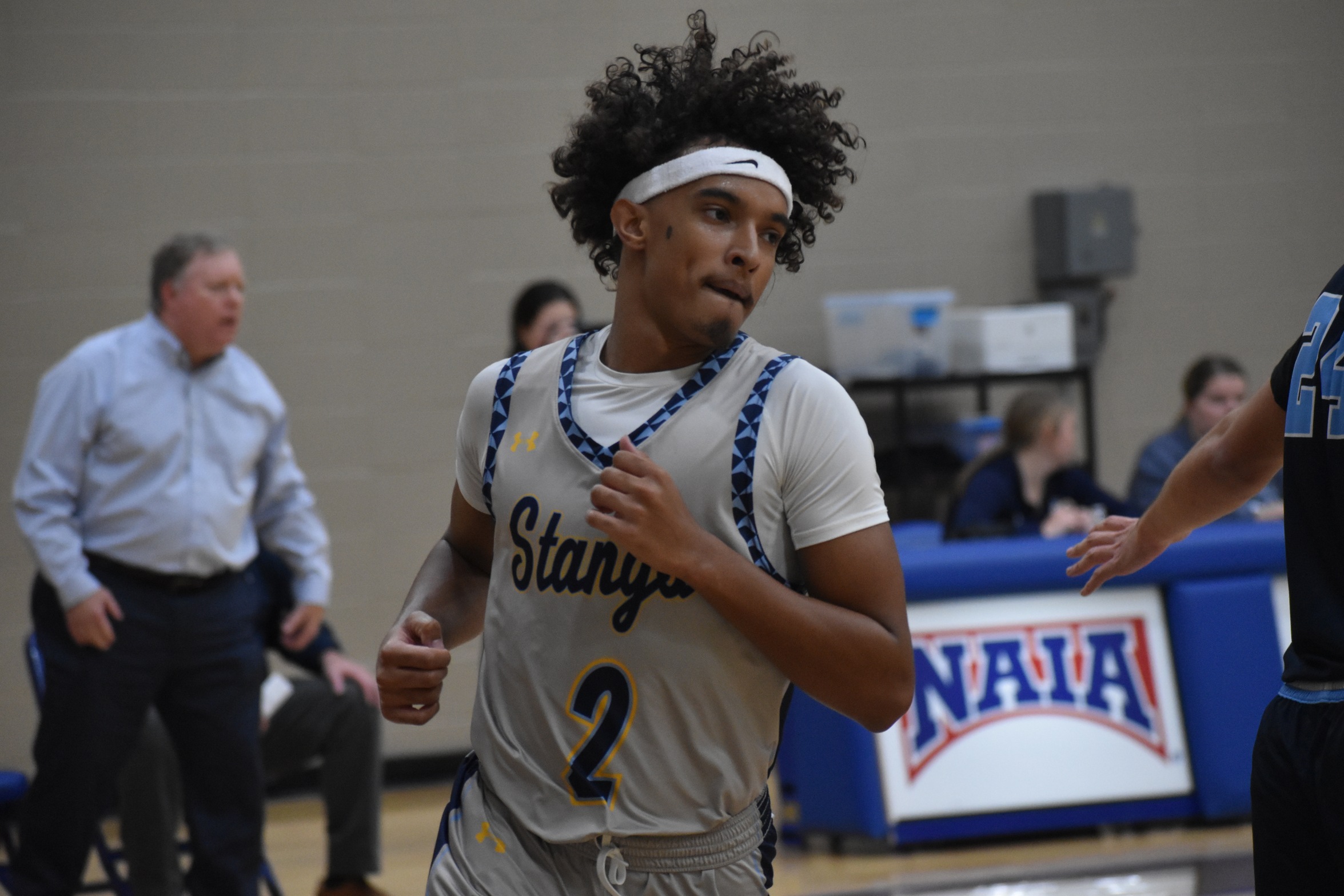 Mustangs Narrowly Fall in Loss to Columbia