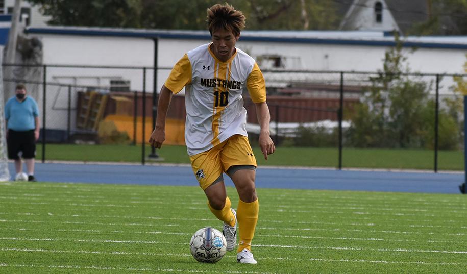 Opportunistic Mustangs win season opener