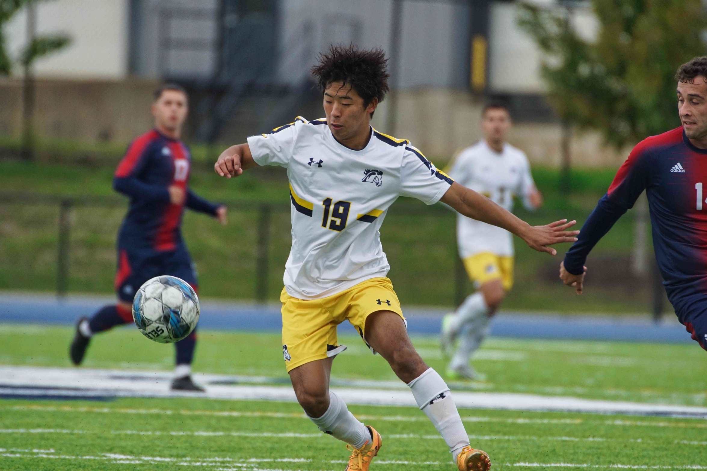 Mustangs give away lead, fall to Pride in final minutes