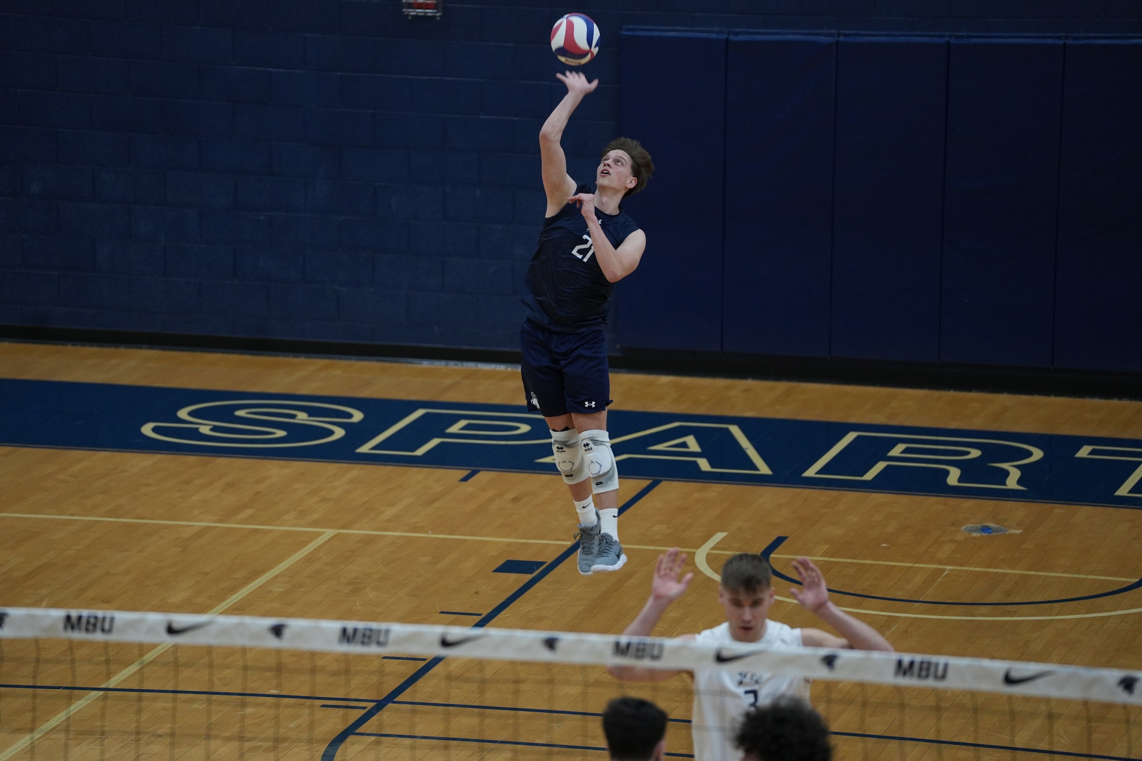 Mustangs Charge Past Coyotes in Three-Set Rout