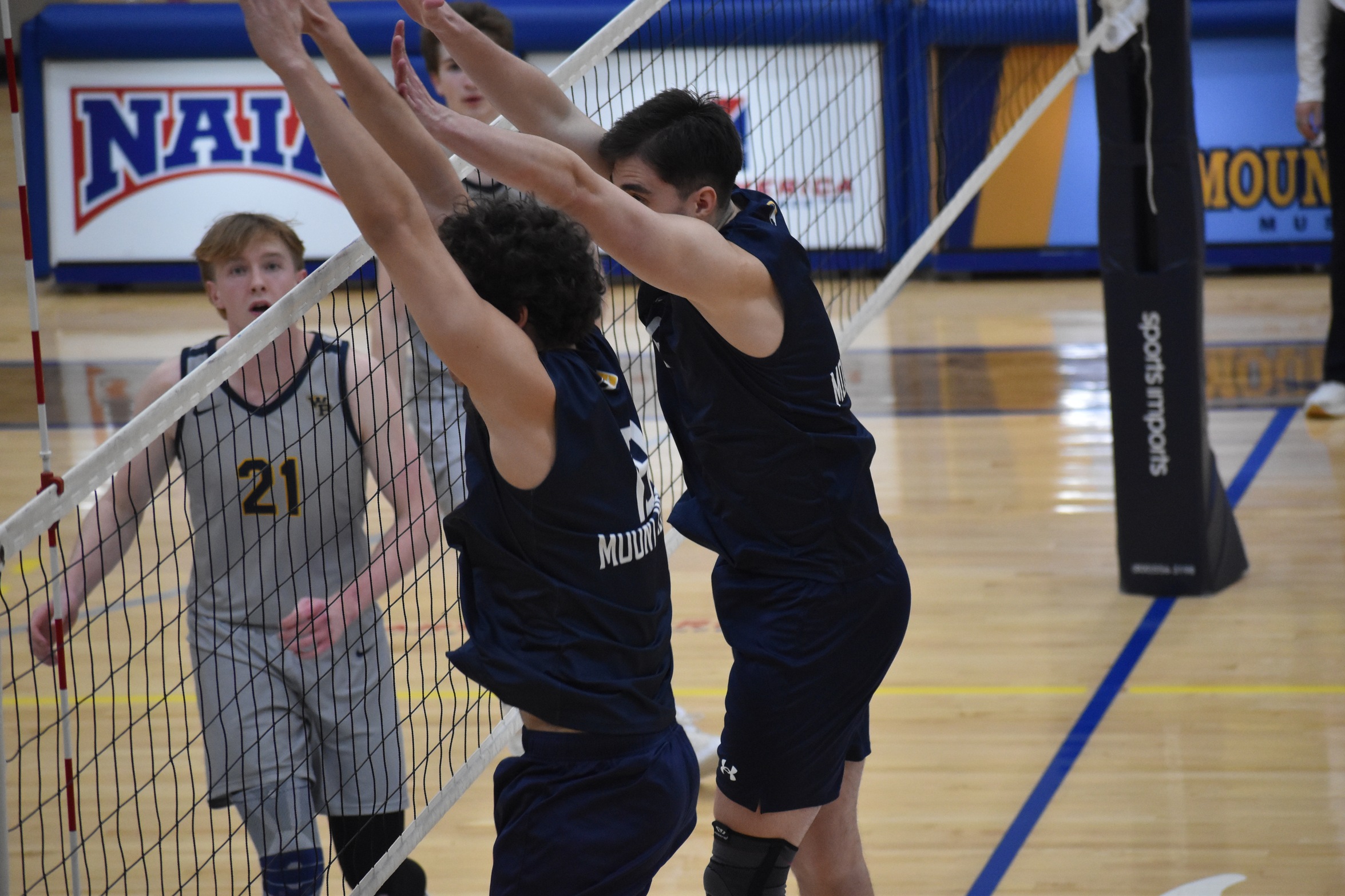 Mount Mercy Rolls Past Morningside in Straight Sets