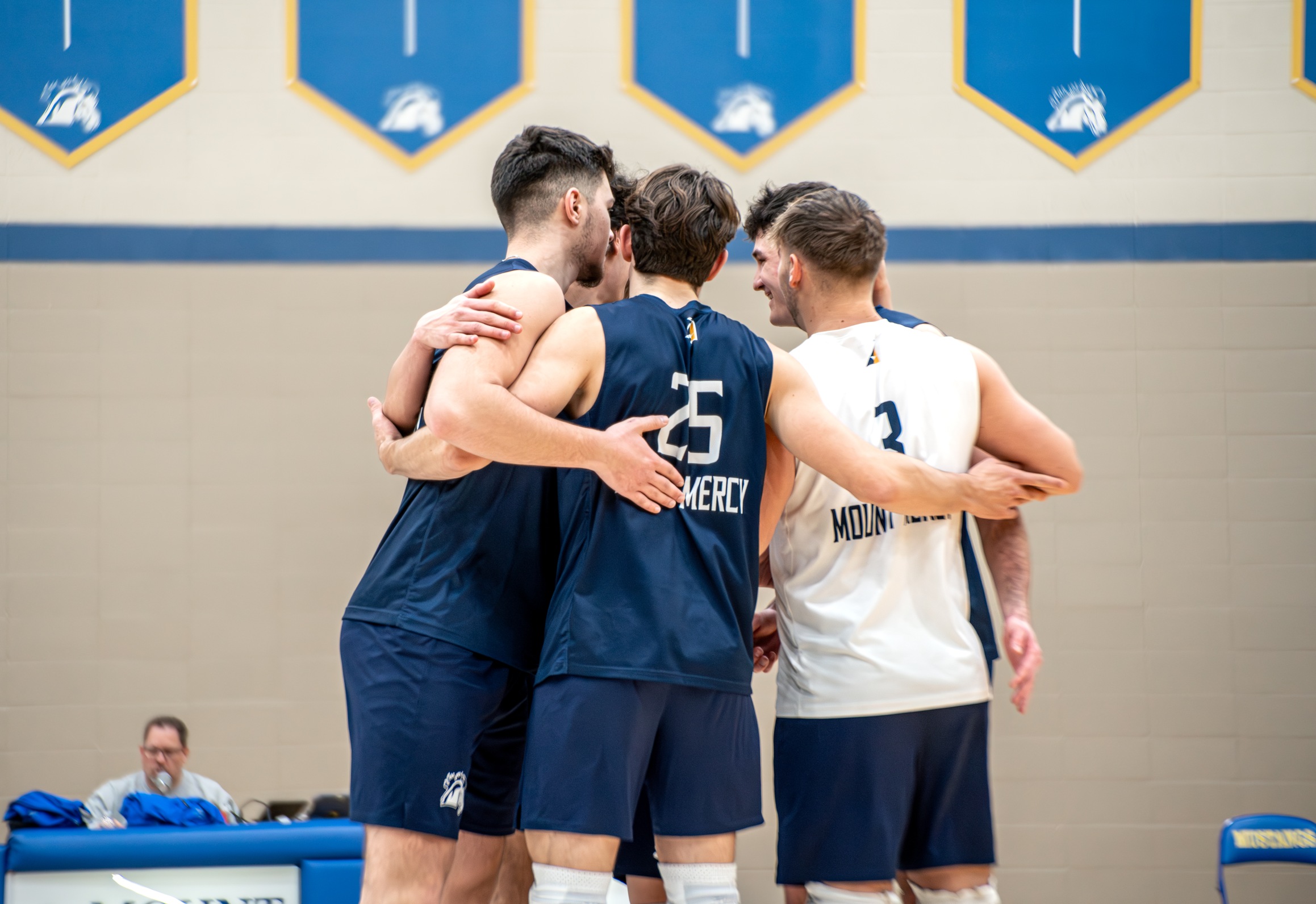 Mustangs Continue Strong Conference Play with Sweep Over Yellowjackets