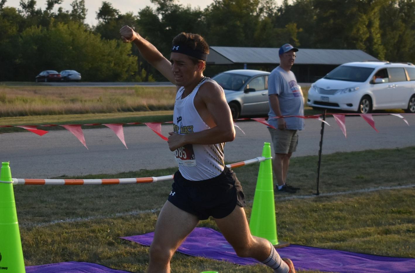 Mustangs win men's, women's titles at Corridor XC Clash