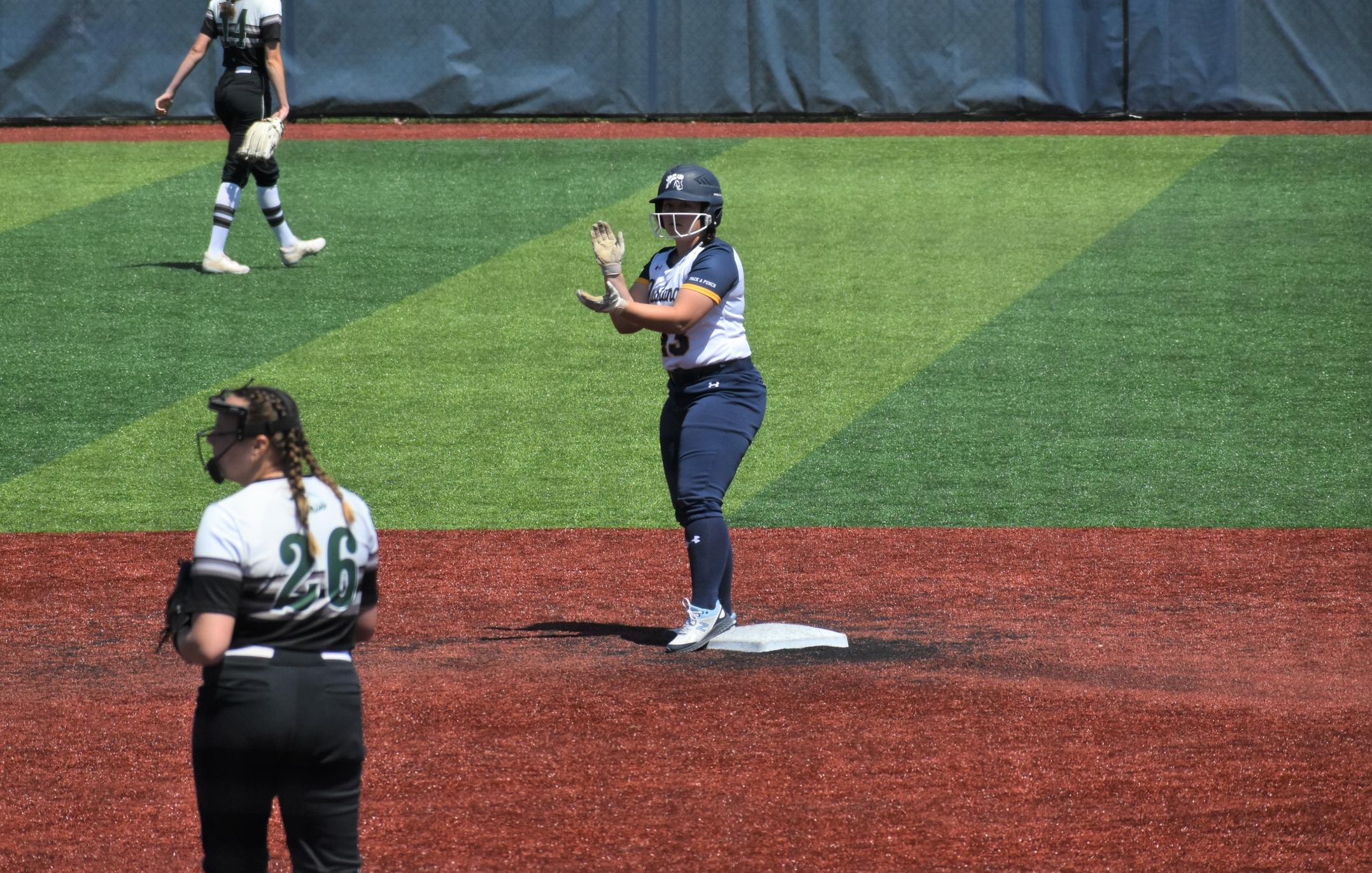 Mustangs pick up three one-run victories