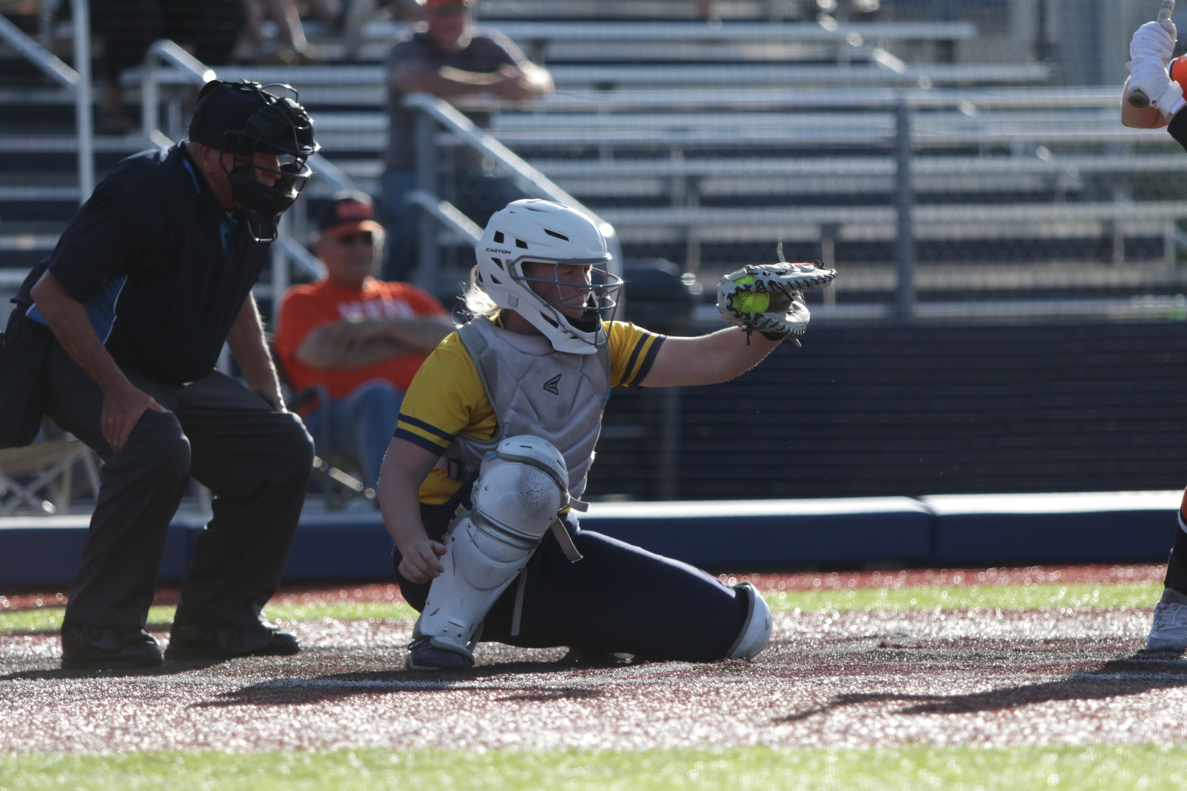 Mustangs Split Doubleheader to Close Out Weekend