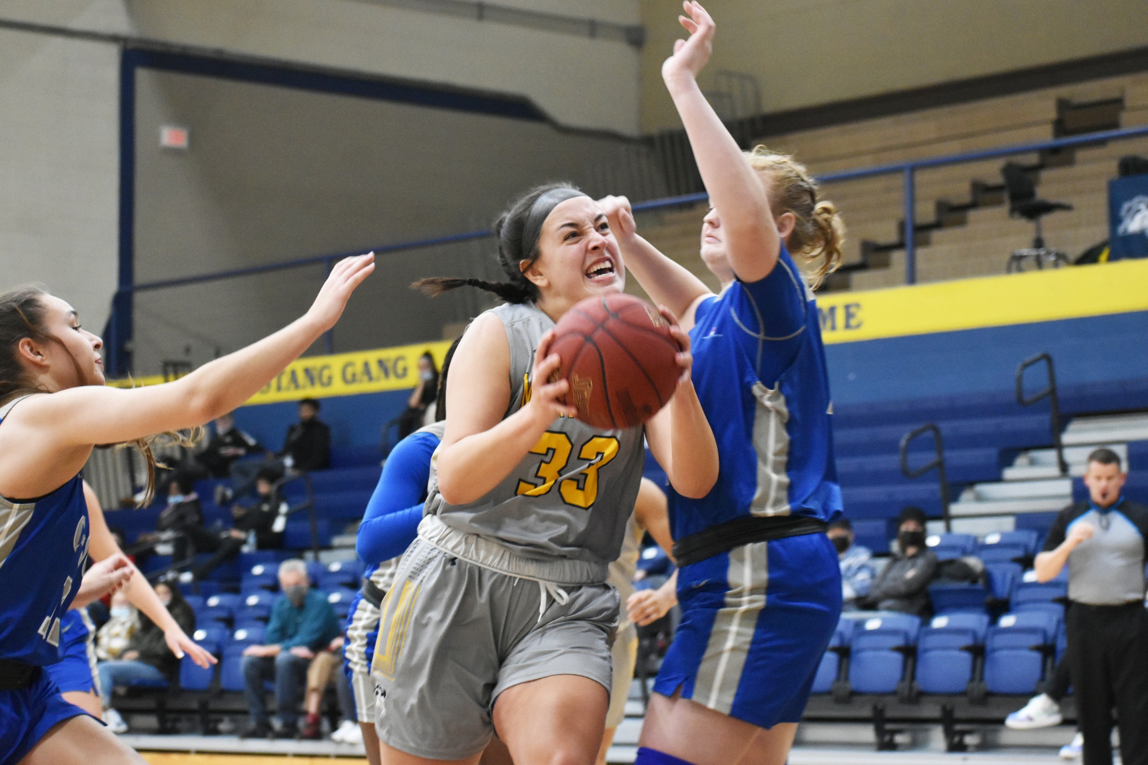 Mustangs beat Yellowjackets, close regular season on Saturday