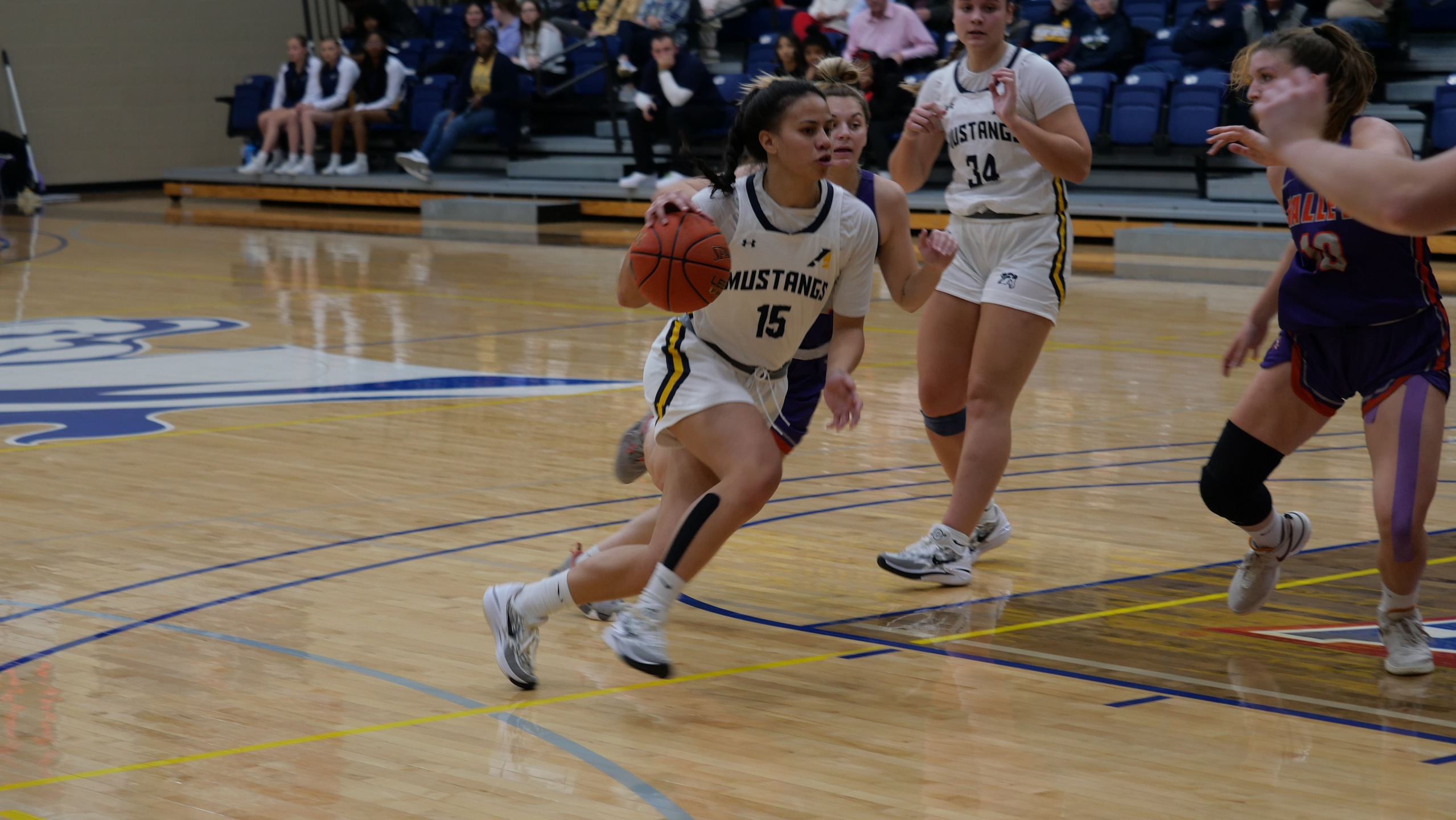 Pioneers build halftime lead, defeat Mustangs