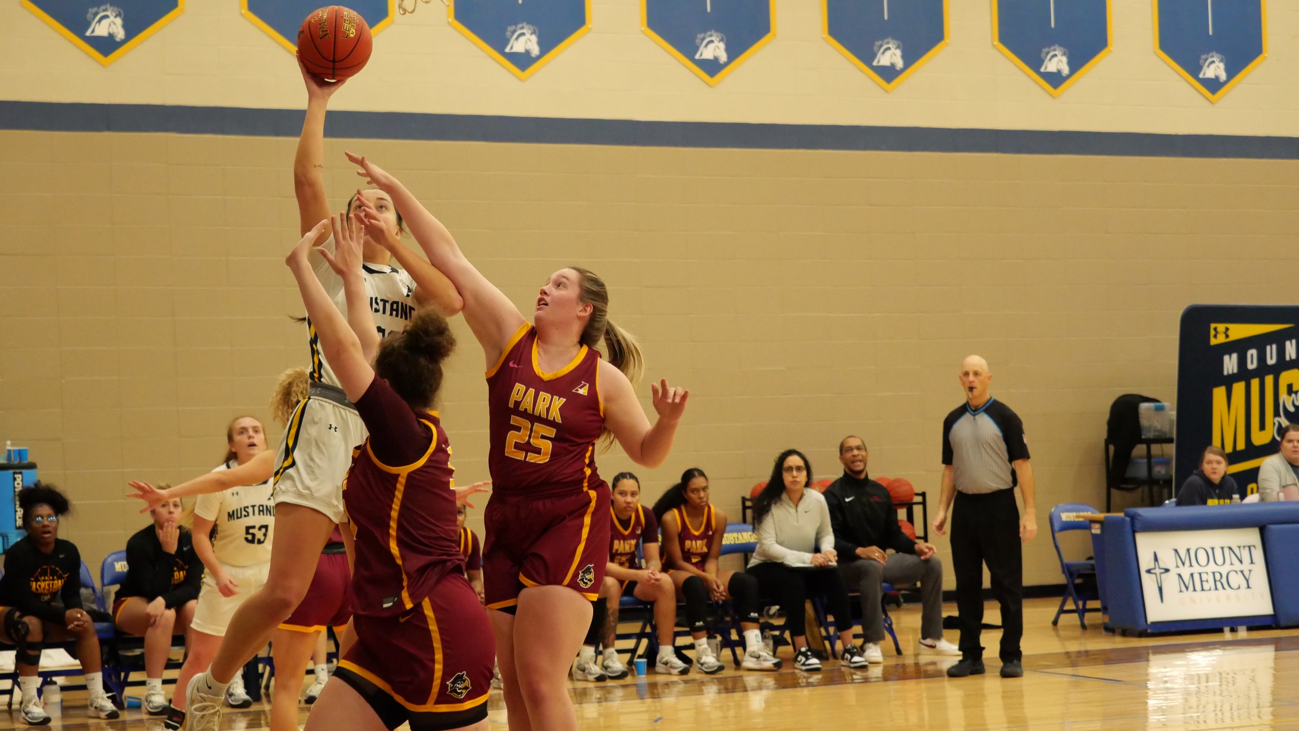 Dominant Mustangs rout Pirates