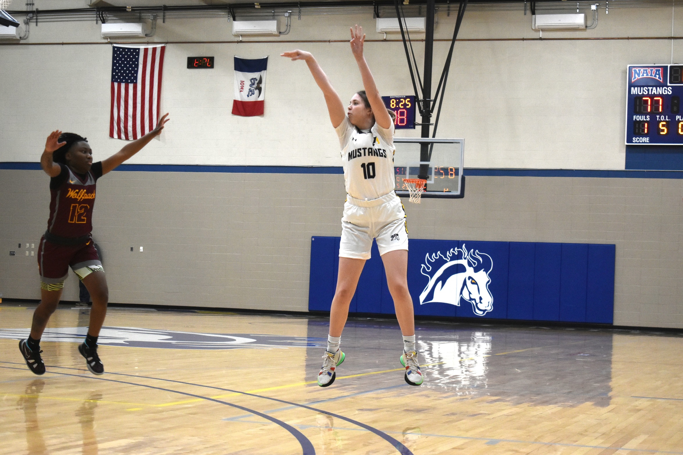 Struchen's big second half propels Mustangs to win