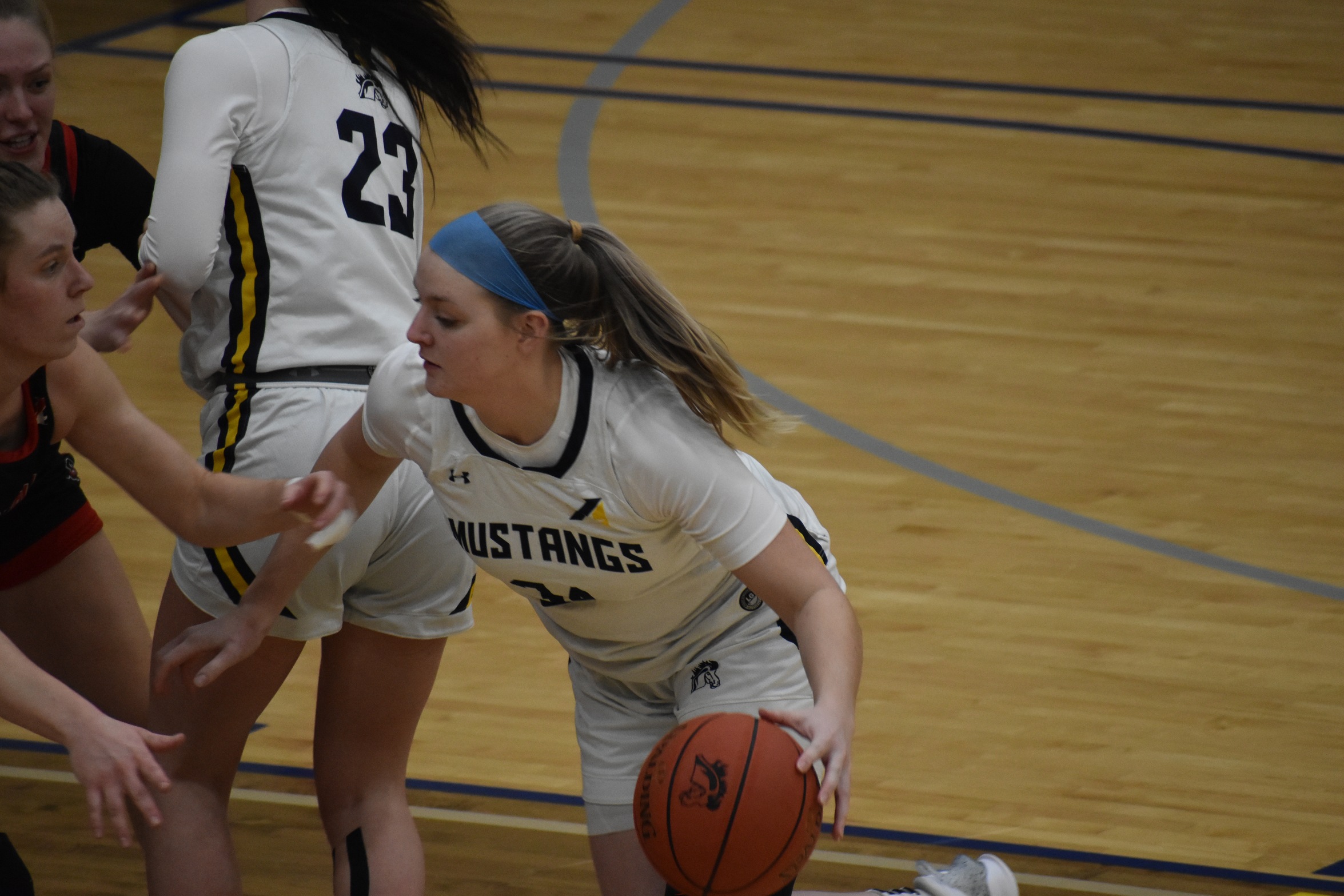 Mustangs Sink Vikings in First Heart Postseason Victory