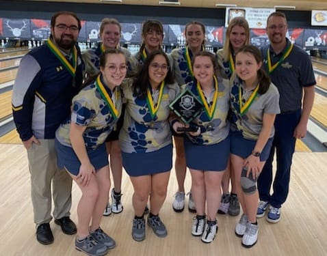 Women's bowling earns Tier 1 win, men finish 13th at Midwest Collegiate
