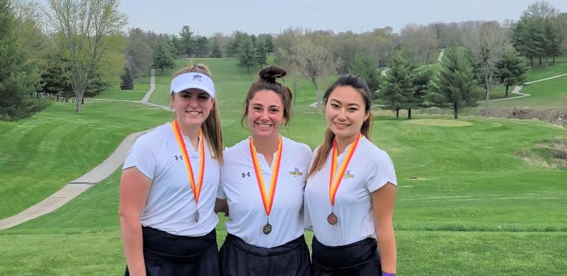 Hotchkiss, Hornback, Ito go 1, 2, 3 to lead Mustangs