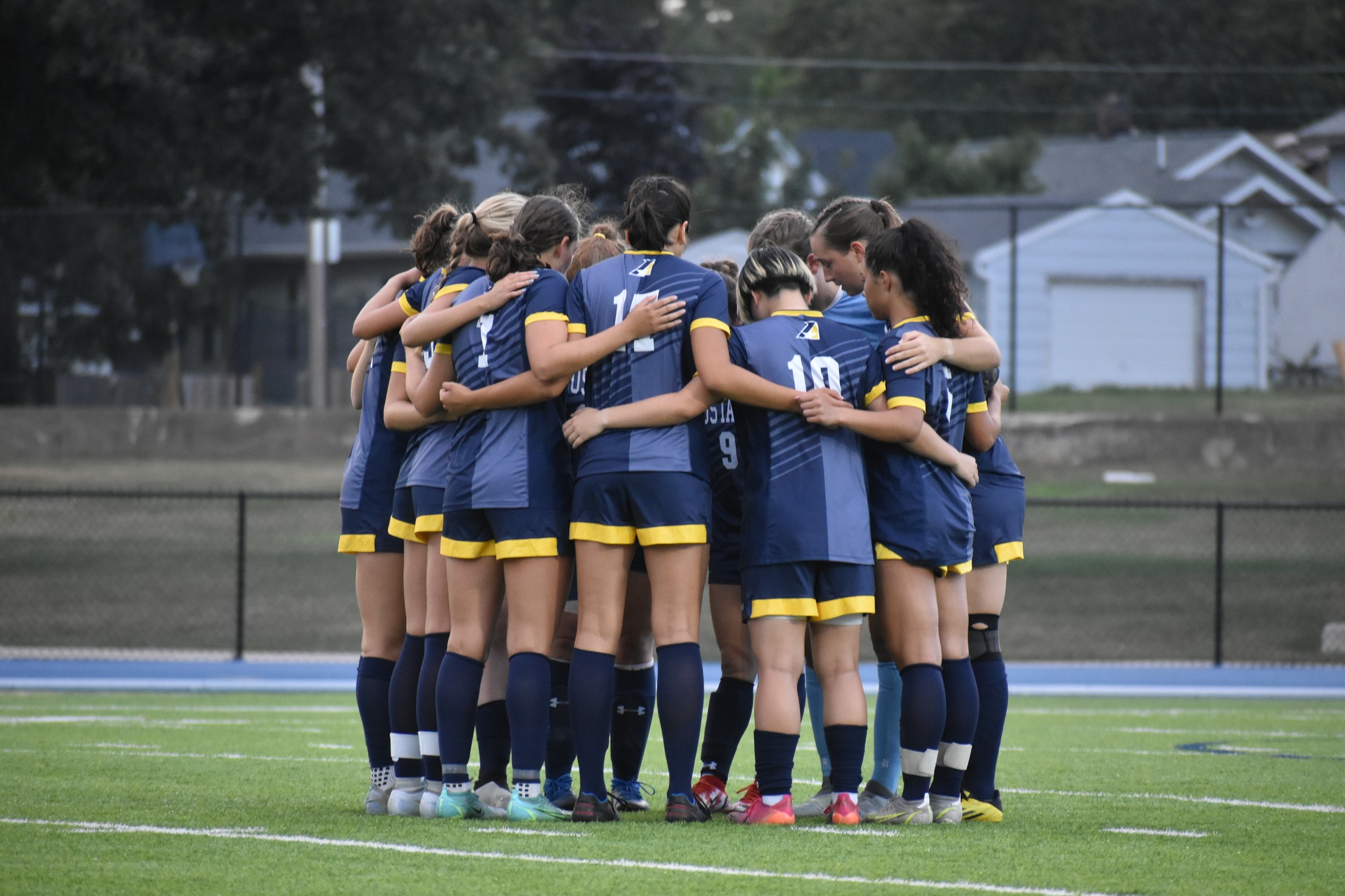 Women's soccer ties with Waldorf