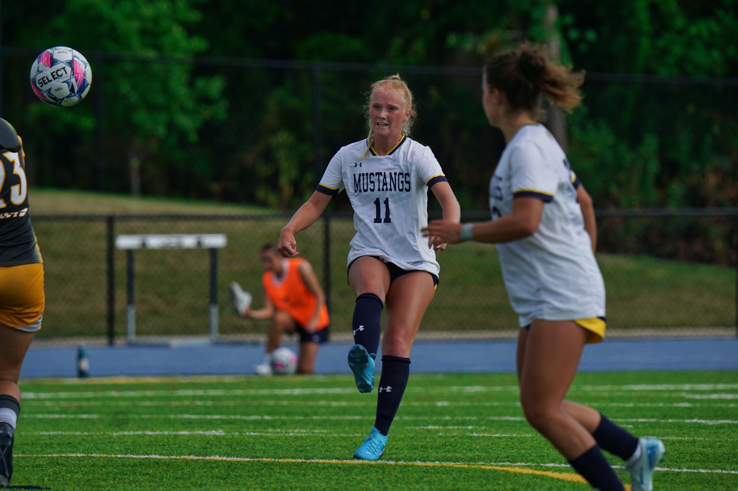 Late Grinnell Goal Pushes Pioneers Past Mustangs