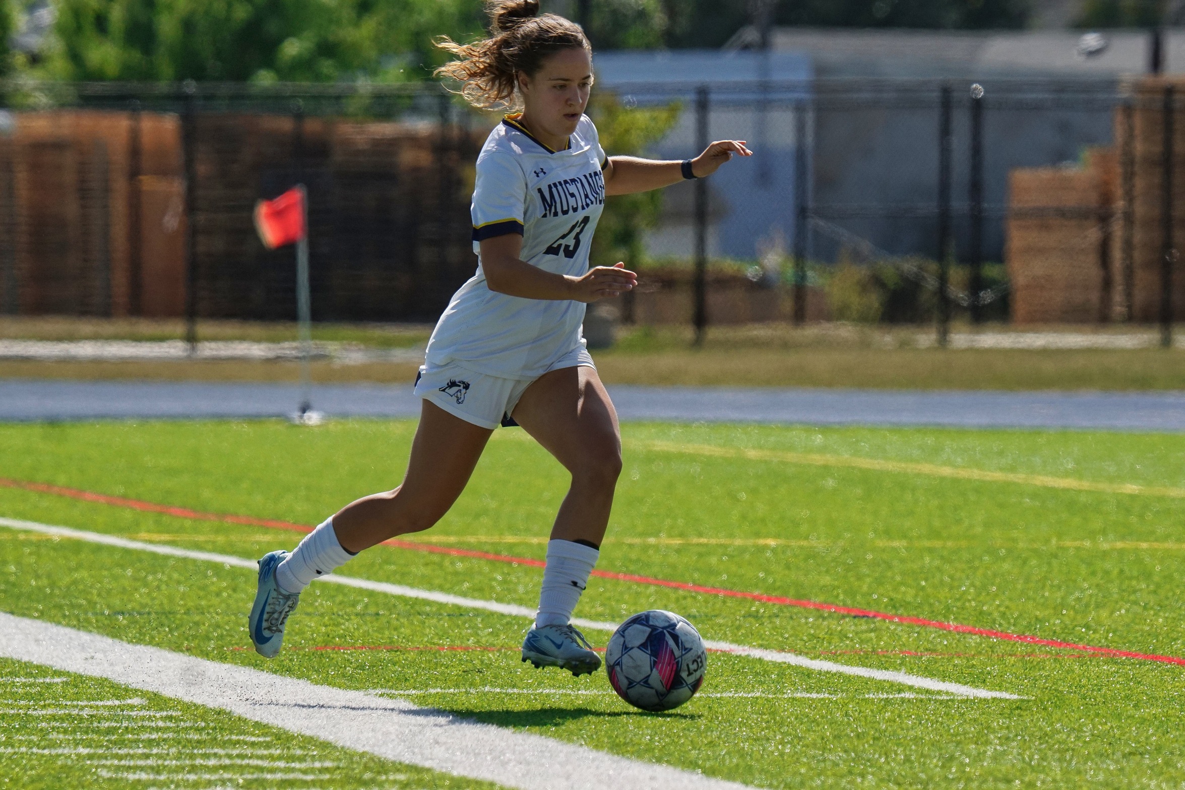 Mustangs Pick Up First Win in Hannah Clark Era