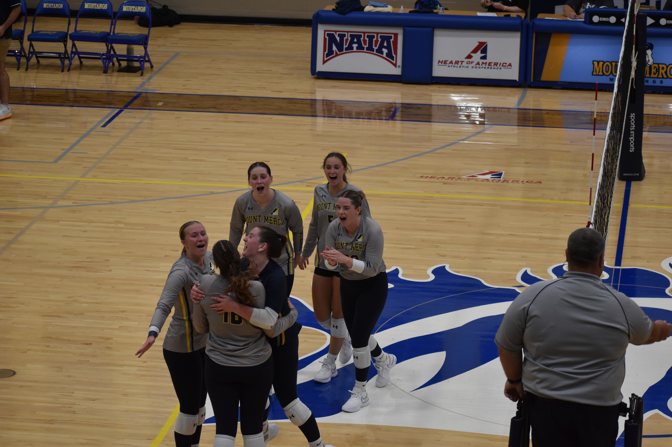 Mustangs Defeat the Yellowjackets in a Four Set Battle