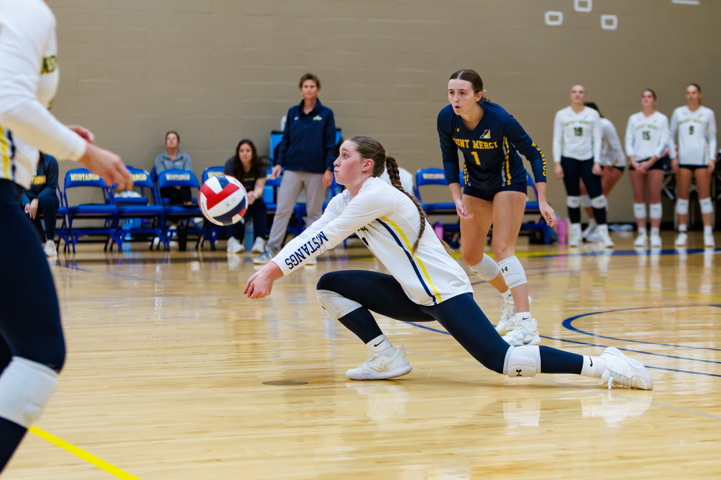 Mustangs Stampede Past Yellowjackets in Straight Sets
