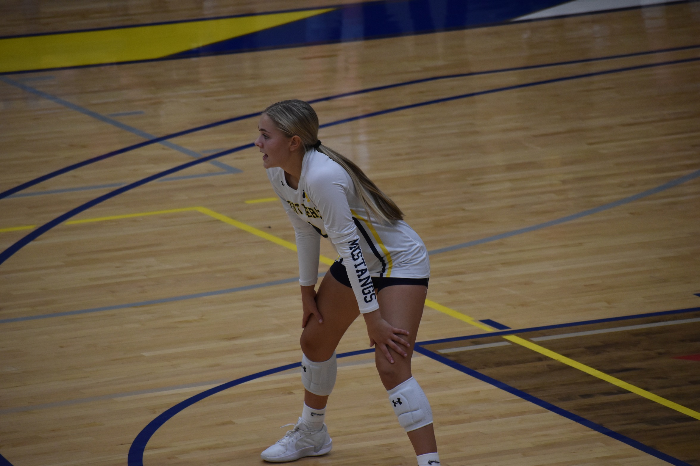 Mustangs Outlasted by Pirates After Strong First Set