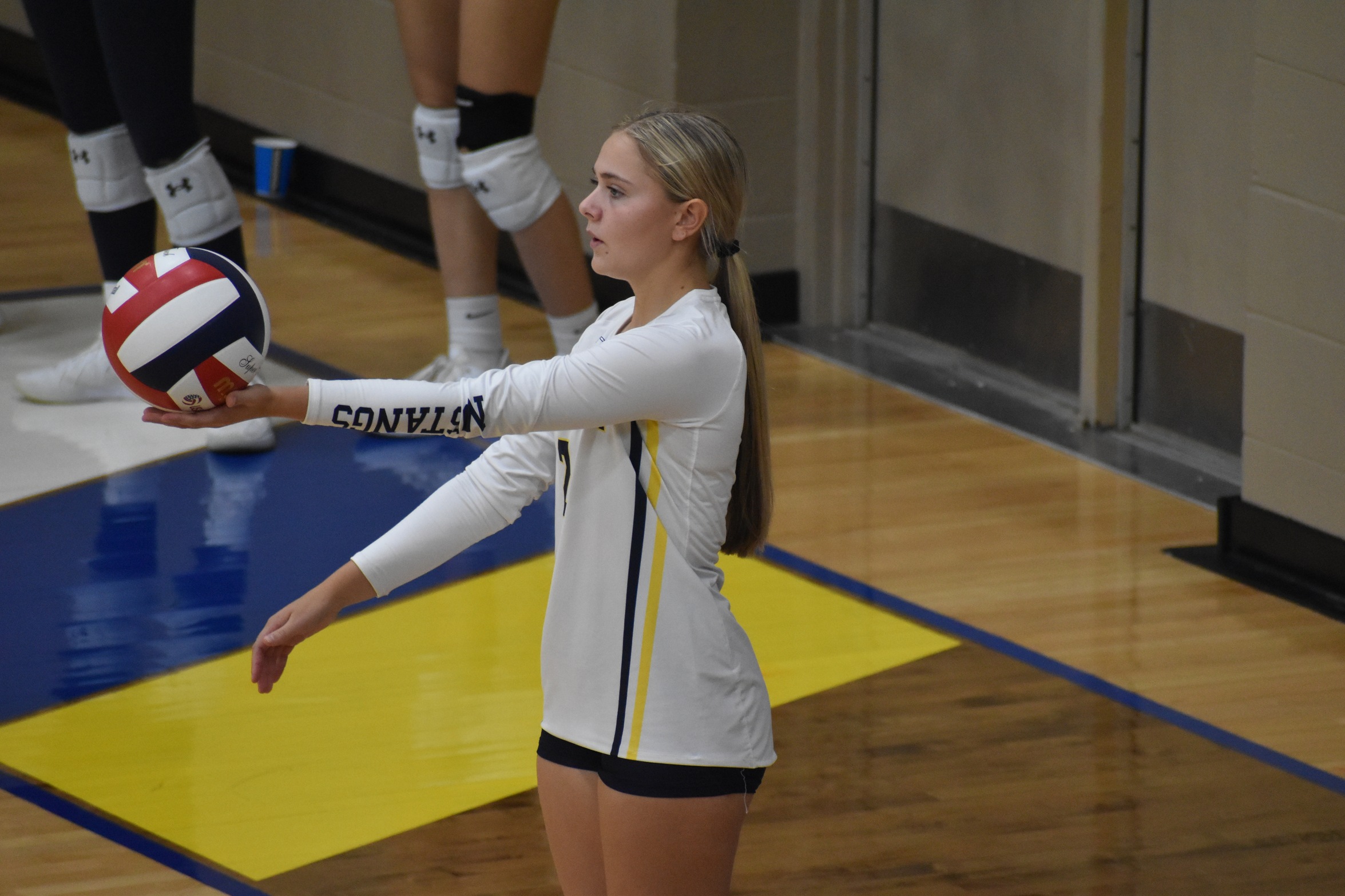 Mustangs Come Up Short in Five-Set Battle With the Bobcats